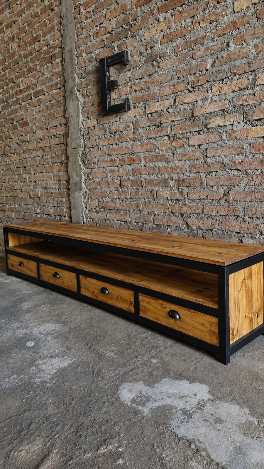 Trabajo en hierro y madera de Elemental — fotografía 1