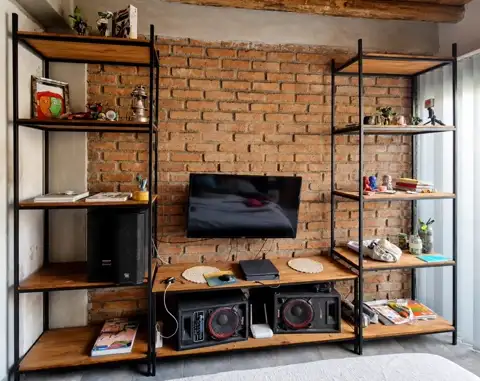 Miniatura: Estante con TV